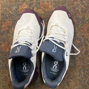 ON CLOUD CLOUDVENTURE WATERPROOF RUNNING SNEAKER WHITE/DAWN